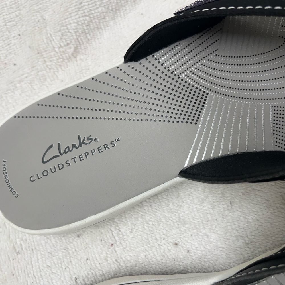 NEW. Clarks Cloudsteppers Breeze Reyna sandals - Picture 6 of 9